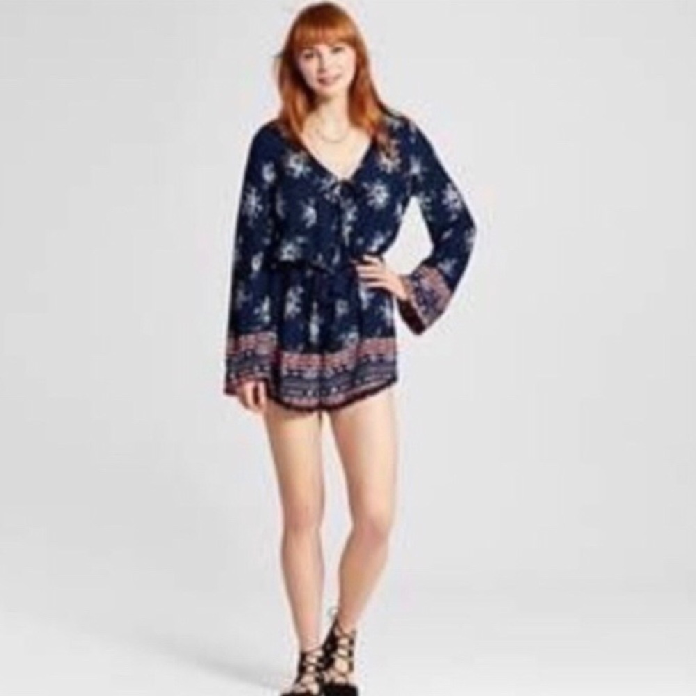 Boho Xhilaration Navy Floral Romper w/Tie Surplice Neckline & Bell Sleeves Sz Lg